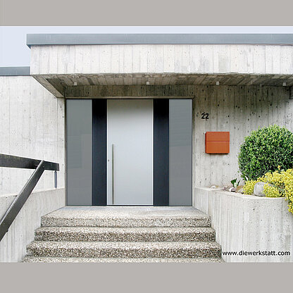 moderne Haustür im Bauhausstil Aluminium Holz schöne Haustüren Luxemburg Trier Köln Bonn Mainz Wiesbaden Heidelberg Bad Kreuznach